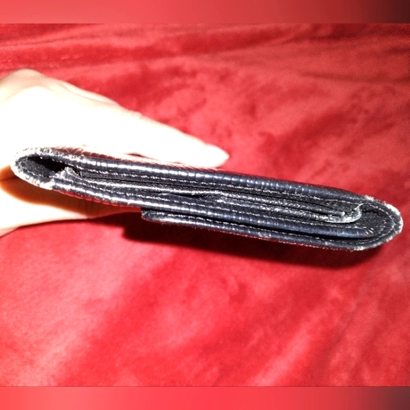 Authentic Louis Vuitton Black Epi Leather Porte Tresor International Wallet - Picture 6 of 16